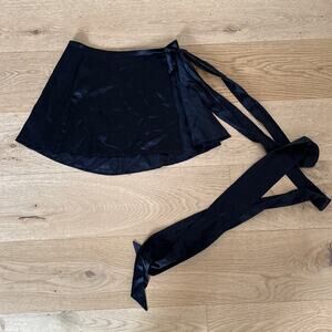 Are You Am I Mini Skirt 100% Silk Wrap Tie Leija Size XS Black